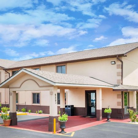 Super 8 By Wyndham Warrensburg Motel Ngoại thất bức ảnh